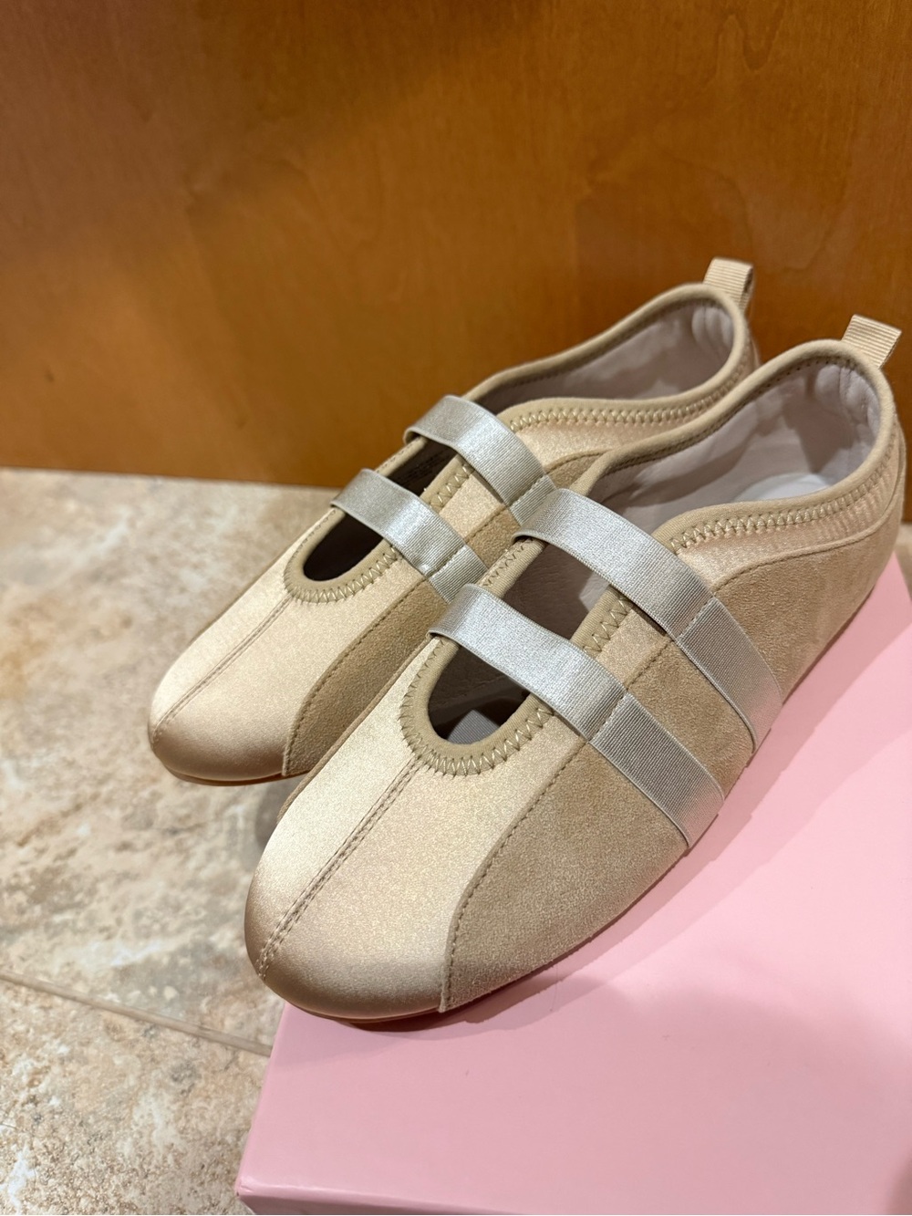 INTENTIONALLY BLANK sporty silver-Beige ballet flats Slip-On sz 6
